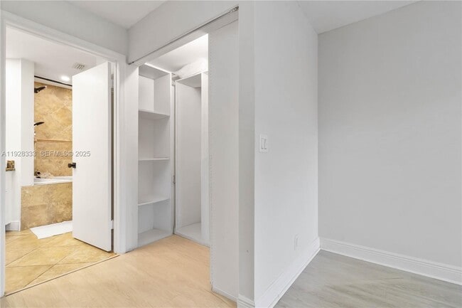 Building Photo - 3475 Emerald Oaks Dr