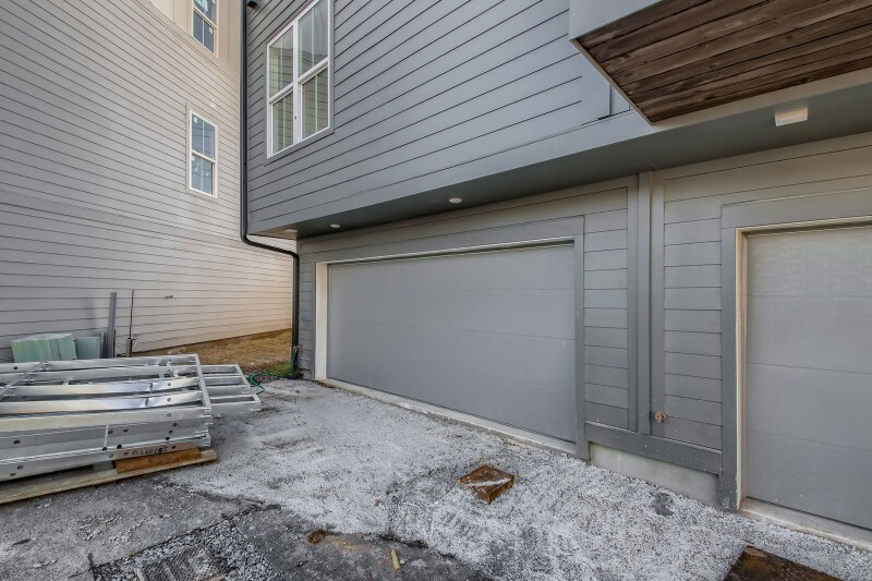 Building Photo - 5714 California Ave