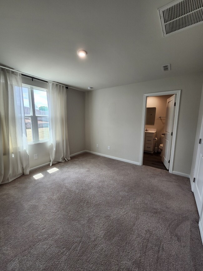 Building Photo - 116 Forthside Wy