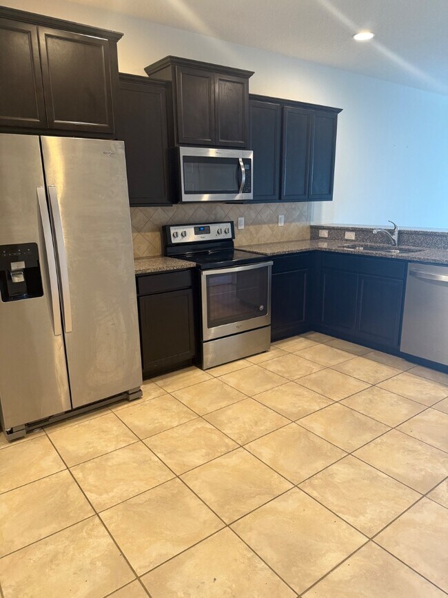 Building Photo - 9210 Hillcroft Dr