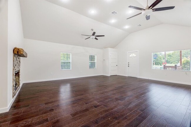 Building Photo - 7511 Carver Ave