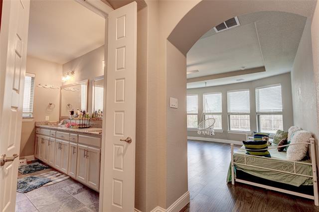 Building Photo - 6816 Barnes Dr