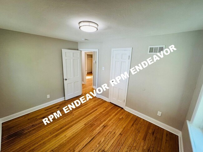 Building Photo - Modern Charm in University City: Your Ideal Rental Awaits!