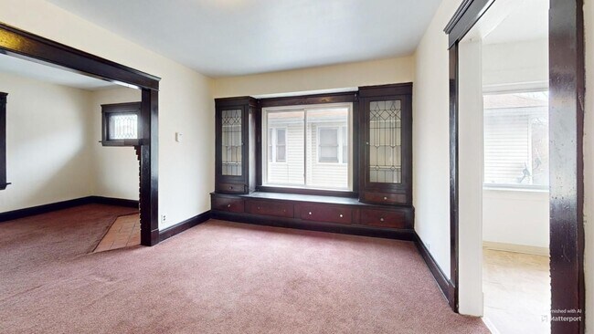 Building Photo - 2 bedroom/1 bath (upper unit)- 1ST MONTH FREE IF LEASE SIGNED BY 10/15