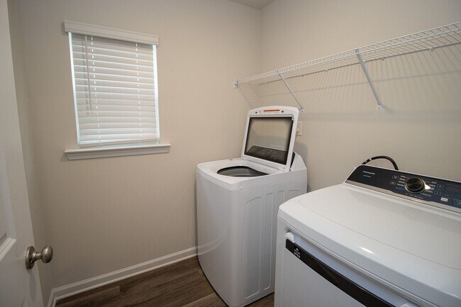 Building Photo - New 3-Bed, 2.5-Bath Home in Hopkins with M...