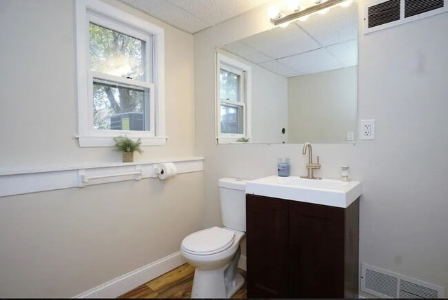 Building Photo - 42 Woodfield St