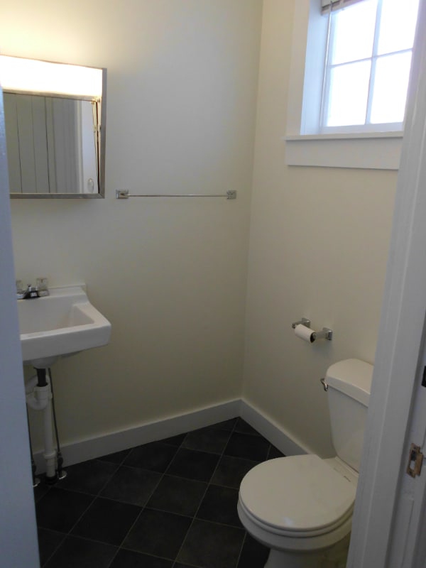 Building Photo - 205 E Pine St