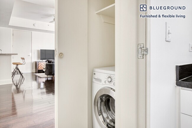 Building Photo - 612 Flower St