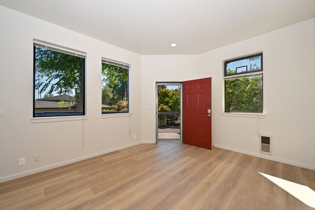 Building Photo - Welcome Home to Terrace View!