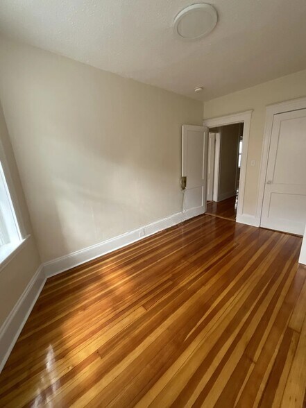 Building Photo - 9 Barrows St