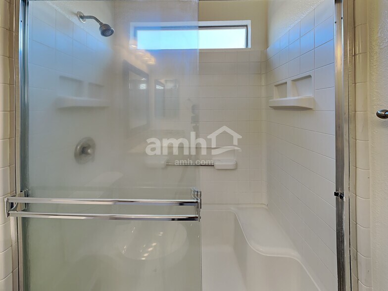 Building Photo - 83 W Calle Priscal