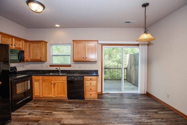 Building Photo - 3D Tour Available - Open Floor Plan + Prestigious Miller Ranch Neighborhood + Beautiful Kitchen!!...