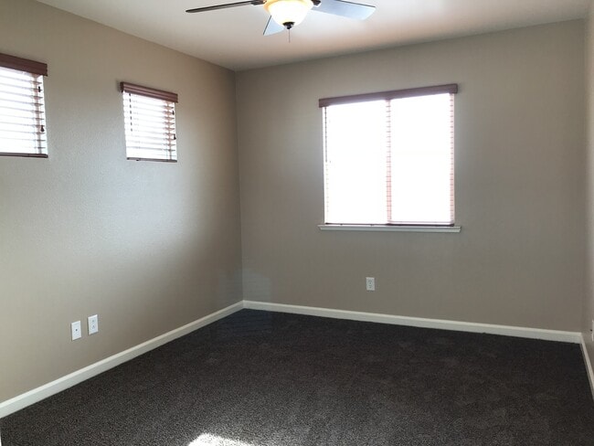Building Photo - 1235 Bluegrass Ct