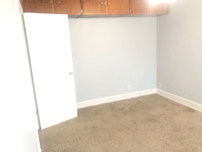 Building Photo - Extremely sharp 2BR house in Normal.  Cent...