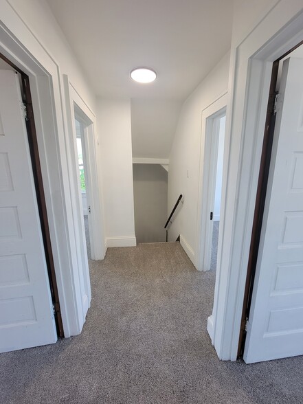 Building Photo - 632 Hill Top Dr