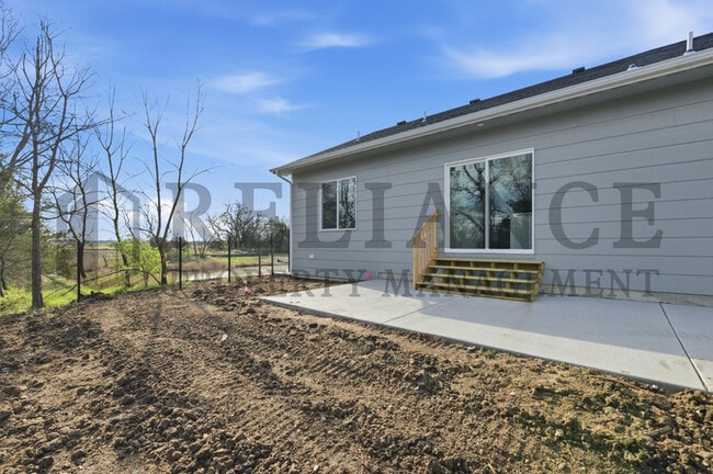 Building Photo - 5238 N Pinecrest Ct