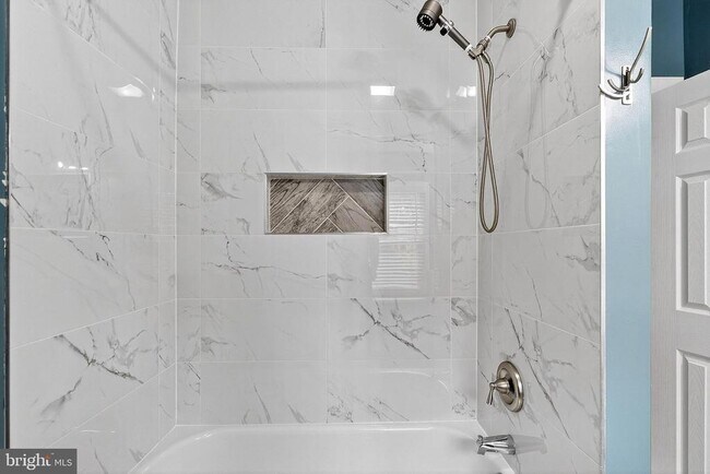 Building Photo - 2417 Washington St