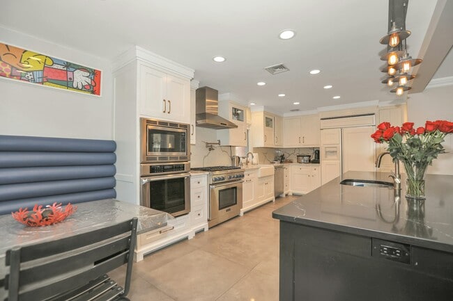 Building Photo - 357 Tom Hunter Rd