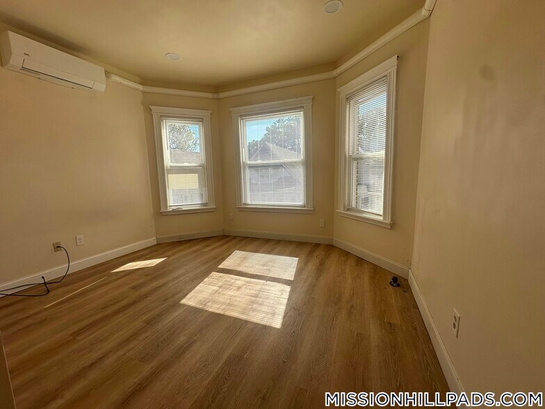 Building Photo - 127 Harrishof St