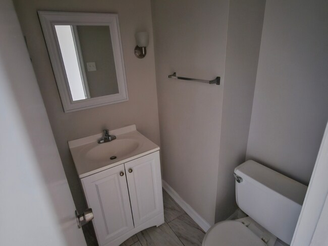 Building Photo - Massive 4BR/3BA Memphis Rental | Brick Fireplace & Built-Ins | Fenced Yard!