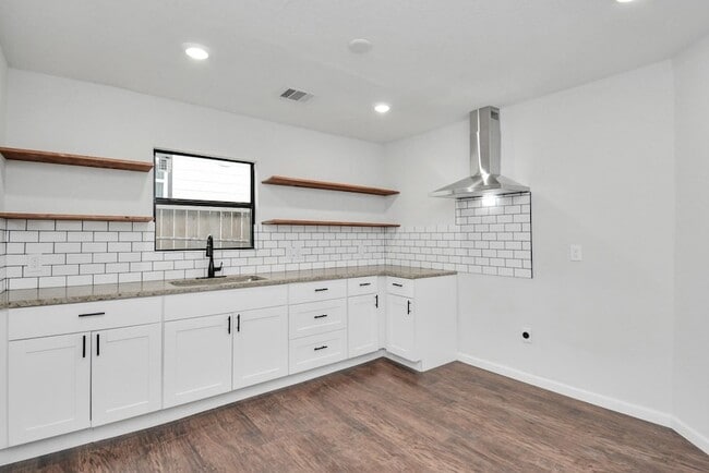 Building Photo - 262 De Boll St