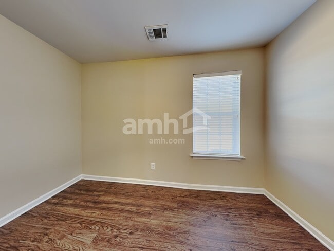 Building Photo - 107 Elba Dr