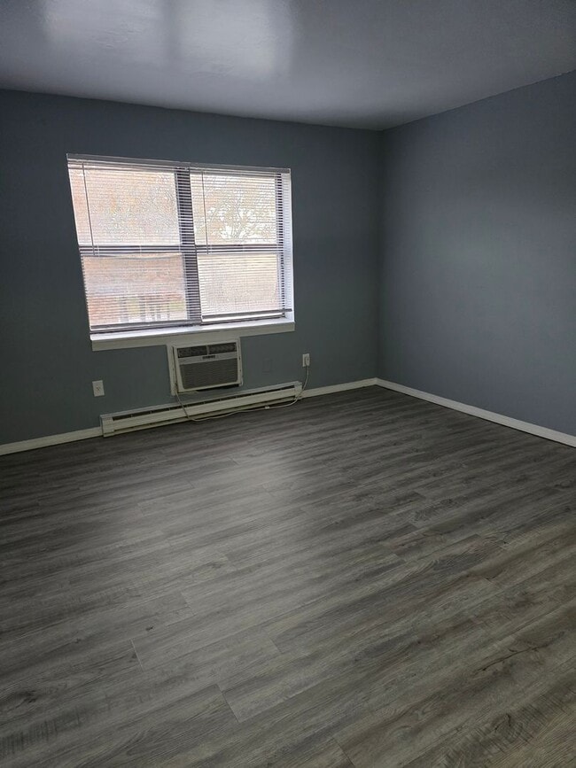 Interior Photo - 2090-MF80-E5