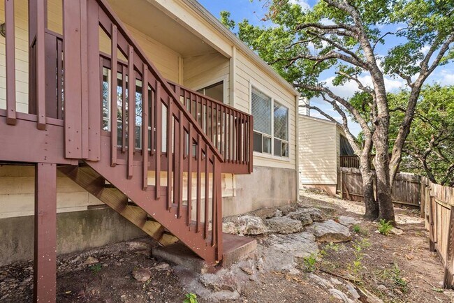 Building Photo - 307 Cuernavaca Dr N