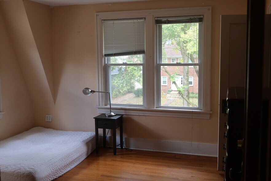 Bedroom - 711 W Ohio St