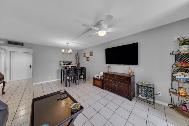 Building Photo - 5160 Las Verdes Cir