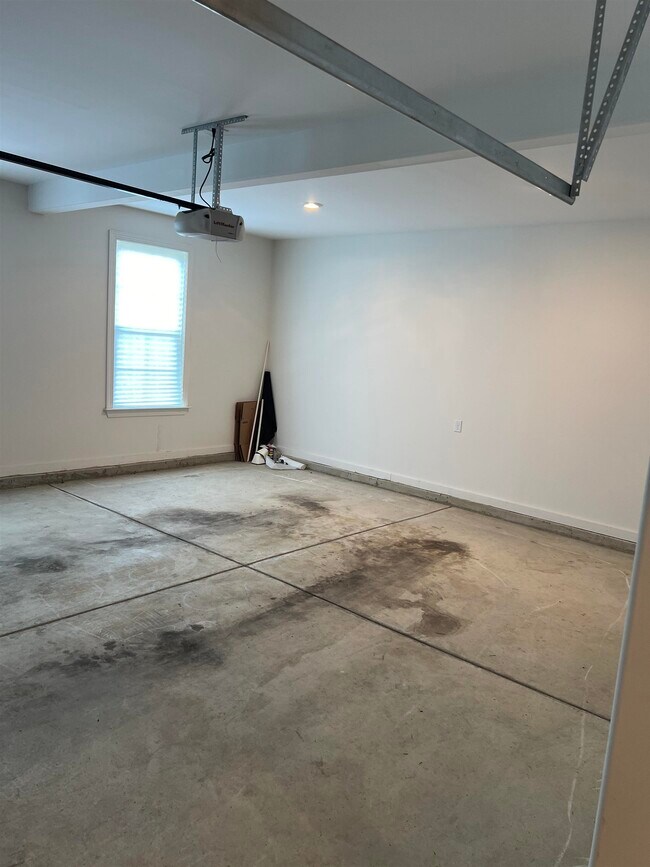 Building Photo - 9746 Woodland Fox Ln N