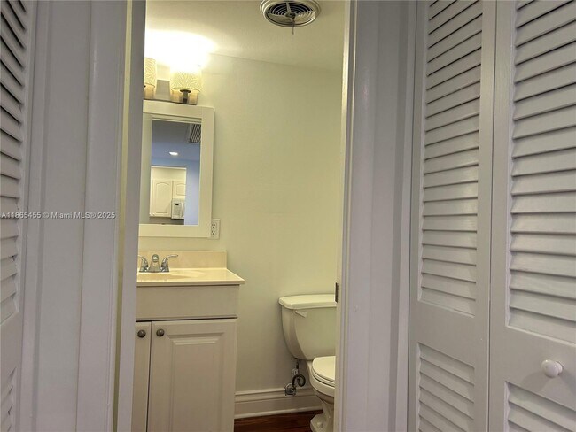 Building Photo - 401 Golden Isles Dr