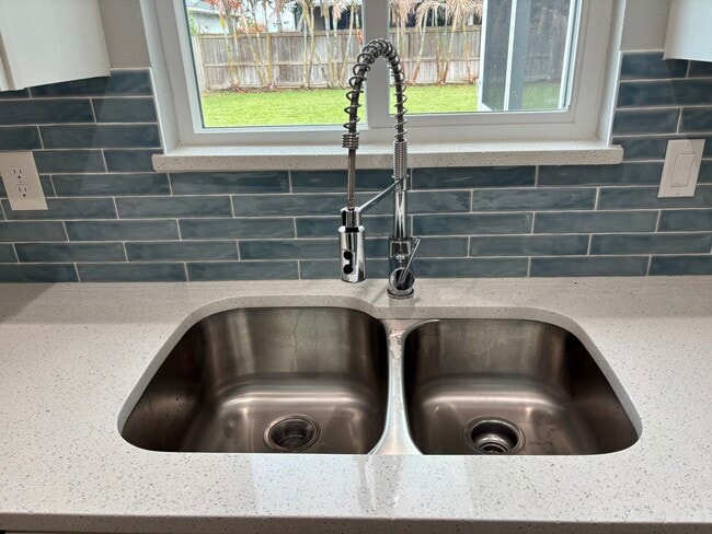 Building Photo - 2050 Neptune Rd