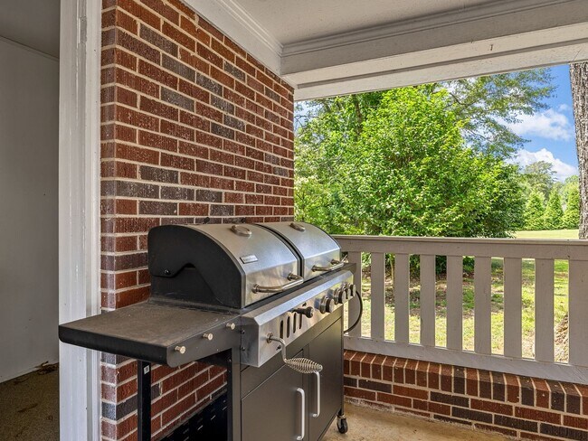 Building Photo - Immaculately Maintained 2 BR, 1 BA Short-Term Rental in Greer NO APPLICATION FEE if APPROVED