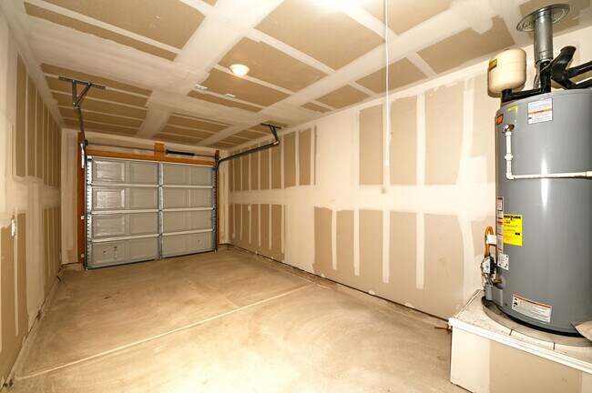 Building Photo - ONE STORY  |  3 BEDROOM  |  2 BATH  |  YARD SERVICE INCLUDED  |  WHISPER FALLS  |  POOL - GYM - P...