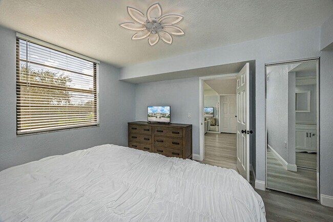 Building Photo - 3630 Whitehall Dr