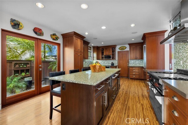 Building Photo - 330 Calle de Arboles