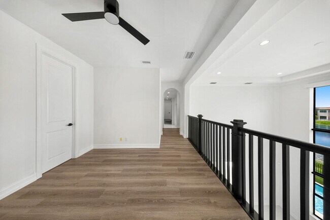 Building Photo - 9065 Watercrest Cir E