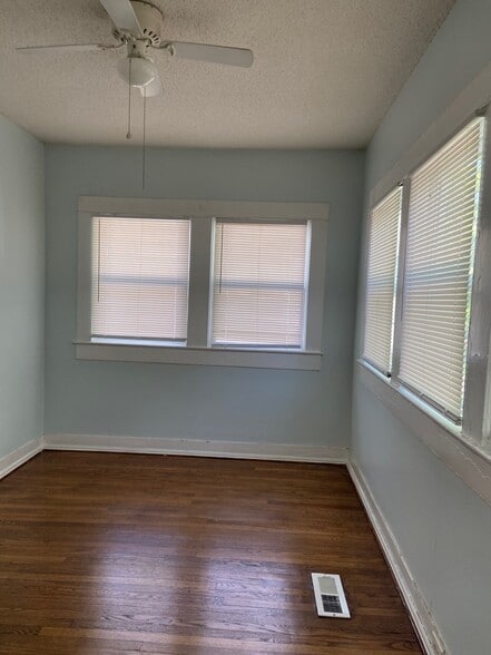 Building Photo - 508 10th Ct S