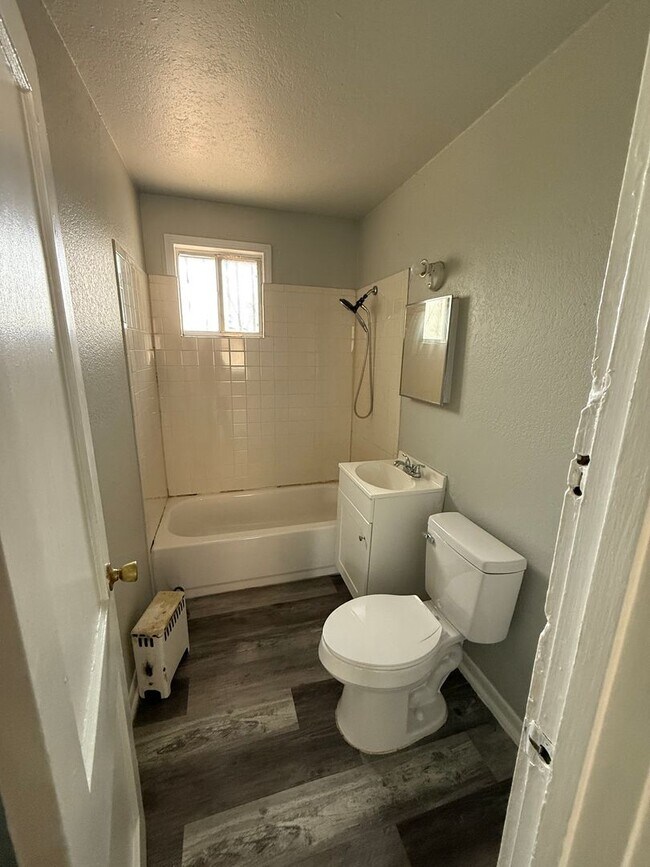 Building Photo - 3003 Venus St