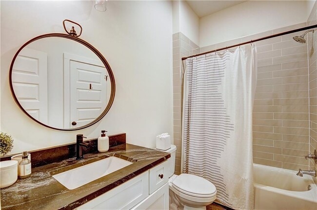 Building Photo - 1268 Hayes Dr SE