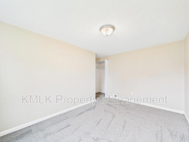 Building Photo - 9042 Maple Grove Rd