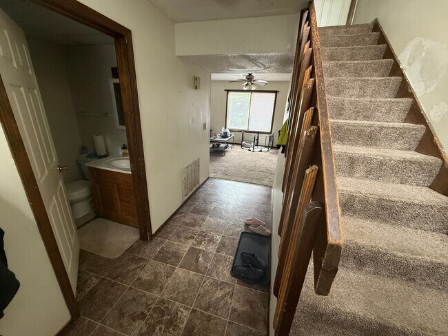 Building Photo - HEST412