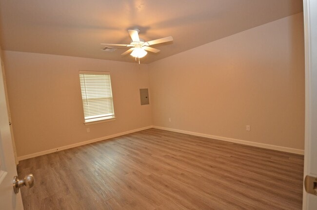 Building Photo - 3 Bed 2 Bath 2 Car Duplex in Chisholm Creek NW OKC