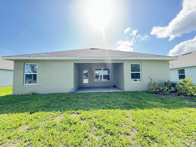 Building Photo - Coming Soon! Beautiful 4 Bedroom 2 Bathroom Single Family in Winter Haven Gated Community
