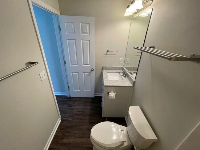 Building Photo - Updated 3BR Home - Woodstock