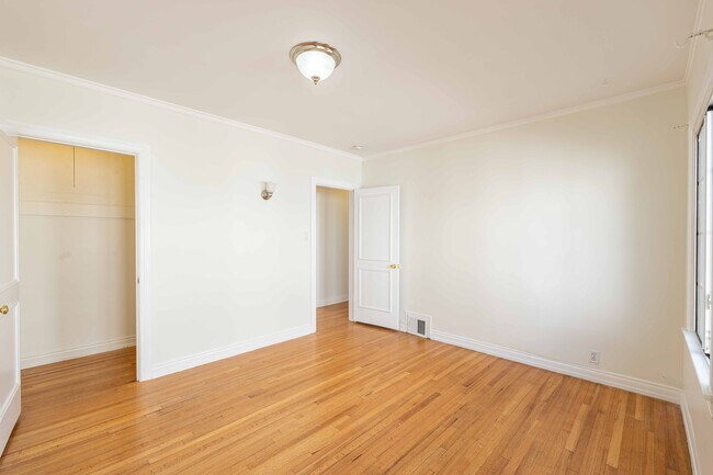 Building Photo - 6252 Commodore Sloat Dr