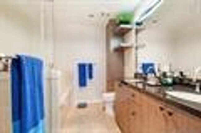 Building Photo - Beautiful Condo at Electra!