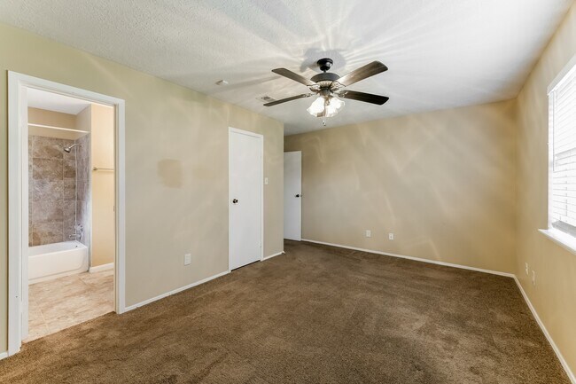 Building Photo - 9415 Charterlawn Cir