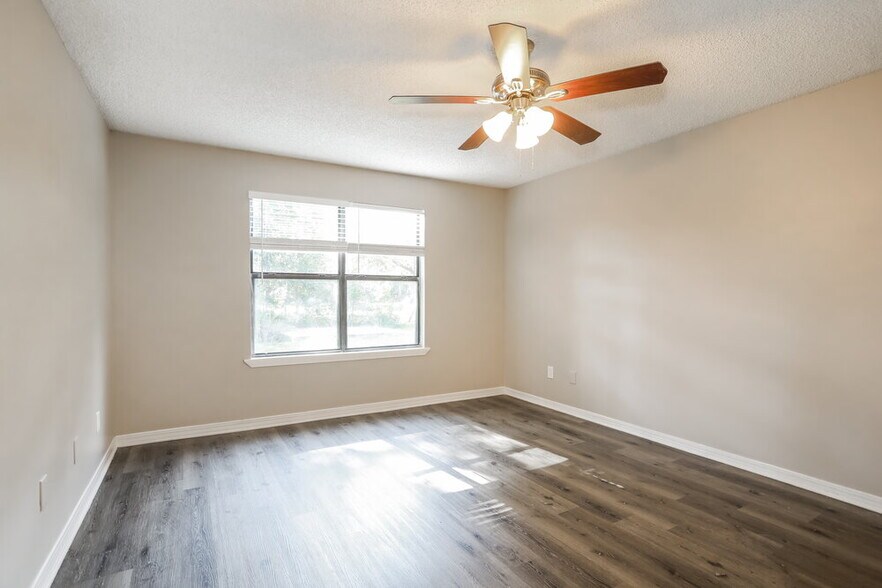 Building Photo - 1638 Sandy Hollow Loop